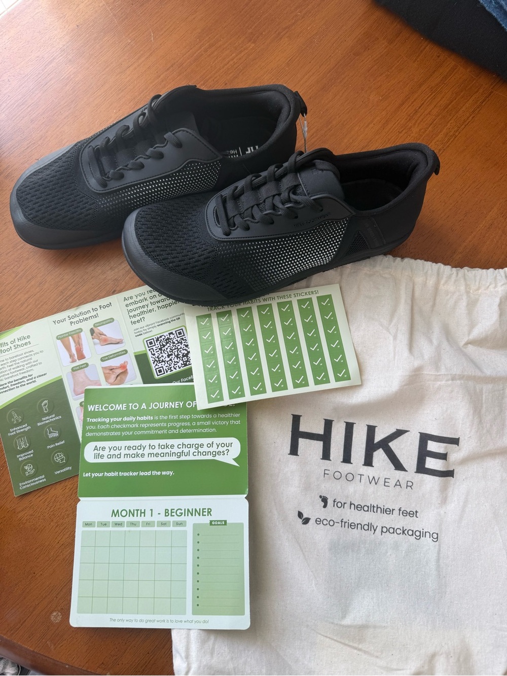 HIKE Footwear stride hiking shoes black with Natural Canvas Shoe Bag NWT